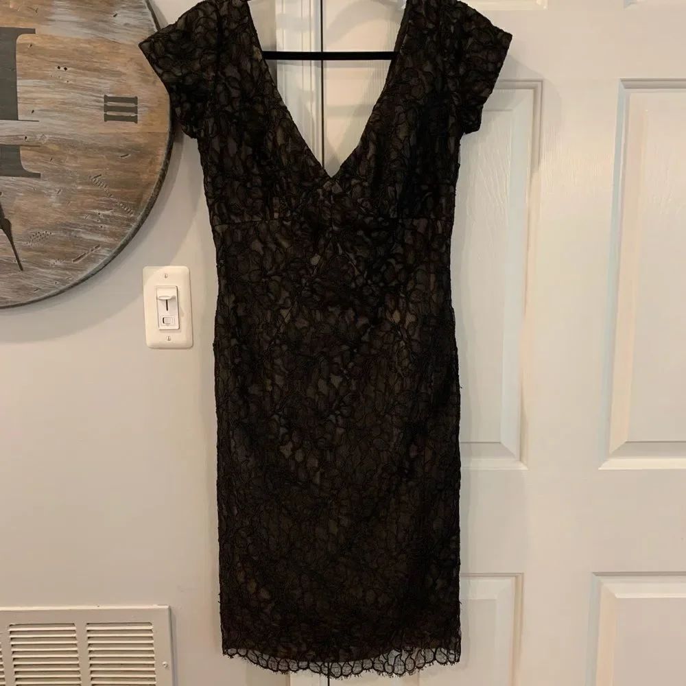 Carmen Marc Valvo Deep V Lace Cocktail Dress sz 8 XS